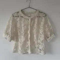 値下げ！RayCassin アイボリー 花柄レース 半袖ブラウスのサムネイル