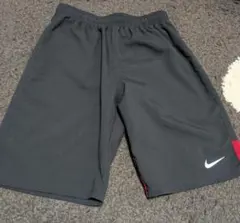 NIKE 男児ハーフパンツ 160cm ブラック レッド