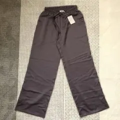 ナチュラルビューティーベーシック グレー カジュアルパンツ M新品未使用タグ付き