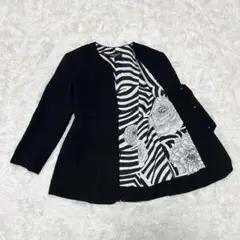 レオナール ノーカラー ジャケット 11 モノトーン フラワー ロゴボタンのサムネイル