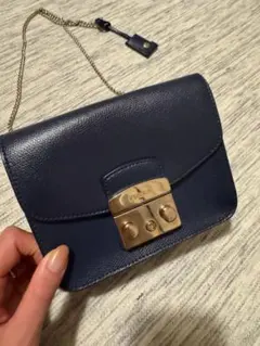 FURLAメトロポリス チェーン ショルダーバッグ　フルラ　ゴールド　ネイビー