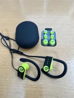 Powerbeats ワイヤレスイヤホン 黒/黄のサムネイル