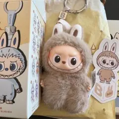 B ラブブ　イニシャルキーホルダー　POP MART公式HPより購入 正規品