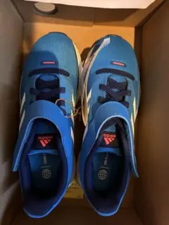 adidas スニーカー　19.0cm