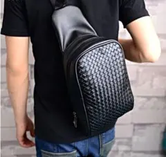 美品 型押し ショルダーバッグ ボディバッグ 男女兼用 収納抜群