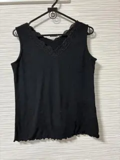 GU 黒 Vネック タンクトップ レース付き