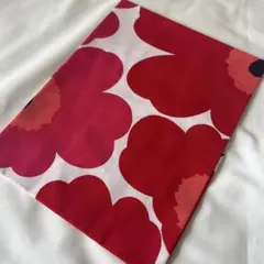 最終1点！！24時間以内発送！正規品！マリメッコ　綿生地　赤　ピンク　お花