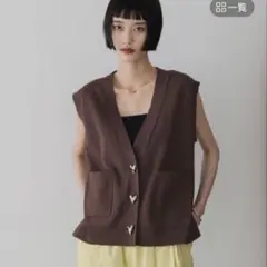 デコボタンVベスト　ローリーズファーム