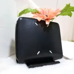 ✨極美品✨マルジェラ　二つ折り　フルジップ　ラウンドファスナー カレンダーのサムネイル