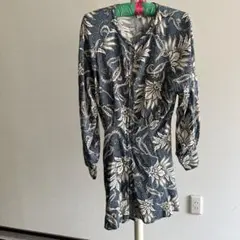 H&M ペイズリー柄 フロントボタン トップスのサムネイル