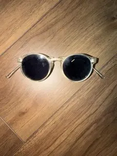 クリアフレーム ラウンドサングラス ブラックレンズ