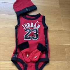 Jordan 赤いロンパース 0-6ヶ月 帽子・靴下付きのサムネイル