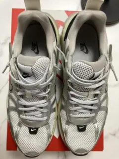 NIKE V2K RUN スニーカーのサムネイル