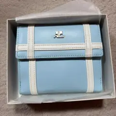 【希少】courreges クレージュ　水色と白　二つ折り財布のサムネイル