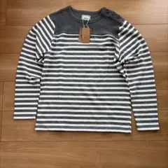 長袖　ニット　服のサムネイル