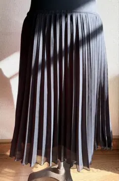 大きめサイズ　ウエスト80cm　黒 プリーツスカート ひざ丈　裏地にダメージあり