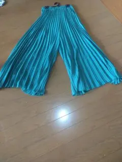 本日価格↓　グリーンプリーツワイドパンツ
