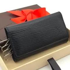 【極美品】ルイヴィトン エピ キーケース 4連フック 黒 ブラック 男女兼用