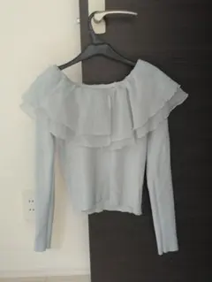 ライトブルー オフショルダー フリルトップス