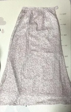 美品mystic ベージュと白の花柄ロングスカート