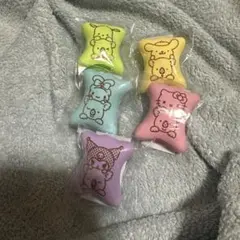 セブンイレブンのオリジナルグッズ　 サンリオ＆コアラのマーチのガムキャップ