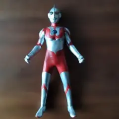 ウルトラマン パワード　フィギュア 16cm