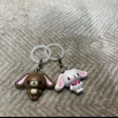 サンリオ　めじるしアクセサリー　しろうさ　くろうさ