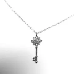 新品☆18金ホワイトゴールド(K18WG)天然ダイア付きカギペンダントネックレス