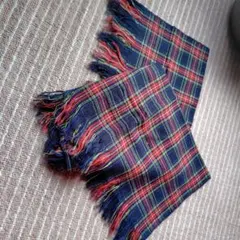 ネイビーとレッドの大判チェックストール