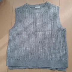 グレー ノースリーブニットベスト