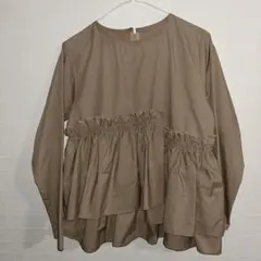 ペプラムブラウス　ベージュ　長袖シャツ　GRL