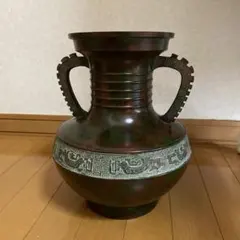中国工芸朱泥 浮彫 山水文 花瓶 飾り台付き - メルカリ