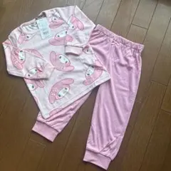 【新品】サンリオ　マイメロディ　長袖パジャマ　100㎝のサムネイル