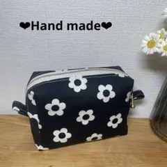 【化粧ポーチ】スクエアポーチ　ボックスポーチ　サニタリー　モノトーン　おはじき