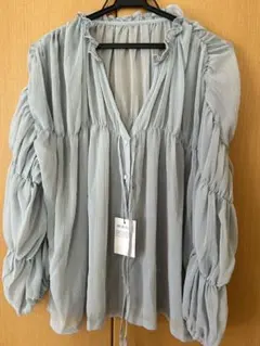 GRL(グレイル)フリル付きライトブルーシフォンブラウス