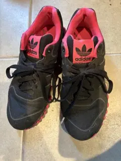 adidas originals スニーカーのサムネイル