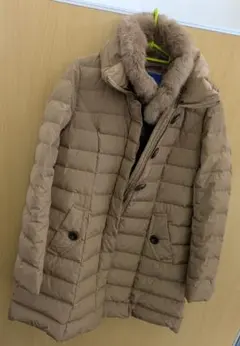 BLUE LABEL CRESTBRIDGE ダウンジャケット ベージュのサムネイル