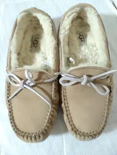 UGG DAKOTA DOUBLE BOW 23cm - メルカリ