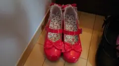 赤 リボン付き ストラップパンプス 28.5 cm