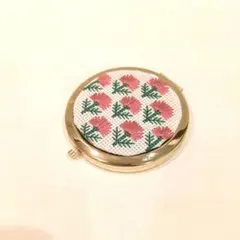 ハンドメード刺繍デザインの円形ミラー | Mercari