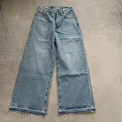 リーバイス、ダメージ加工ストレートジーンズ　W23L28