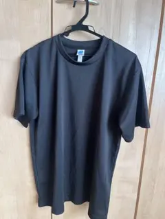 黒のポリエステル半袖Tシャツ
