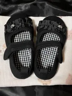 【15センチ】フォーマルシューズ　黒　フリル付き