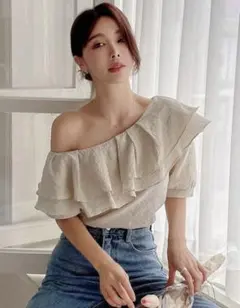 SHEIN アシンメトリーネック　フリルブラウス