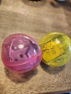 クレヨンしんちゃん　カプセルヘアクリップ3　ガチャガチャ　2種セット