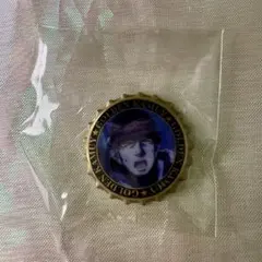 ゴールデンカムイ 劇場先行版 札幌ビール工場編 王冠缶バッジA キラウシ