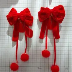 赤いリボン ヘアピン ポンポン付き
