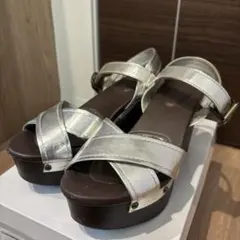 シルバー クロスストラップ ウェッジヒール サンダル　23.5 M