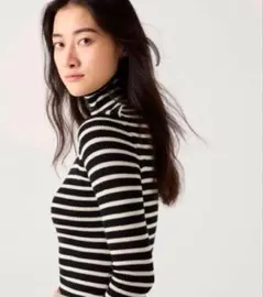 UNIQLO ボーダー タートルネックセーター