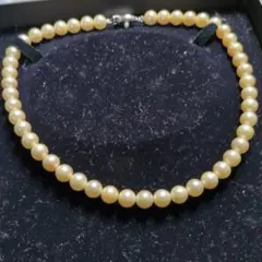 クリーム色ラウンドパールネックレス
